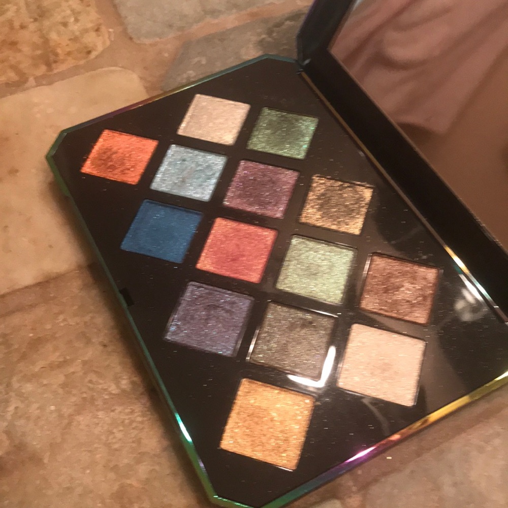 Fenty Beauty galaxy eyeshadow palette